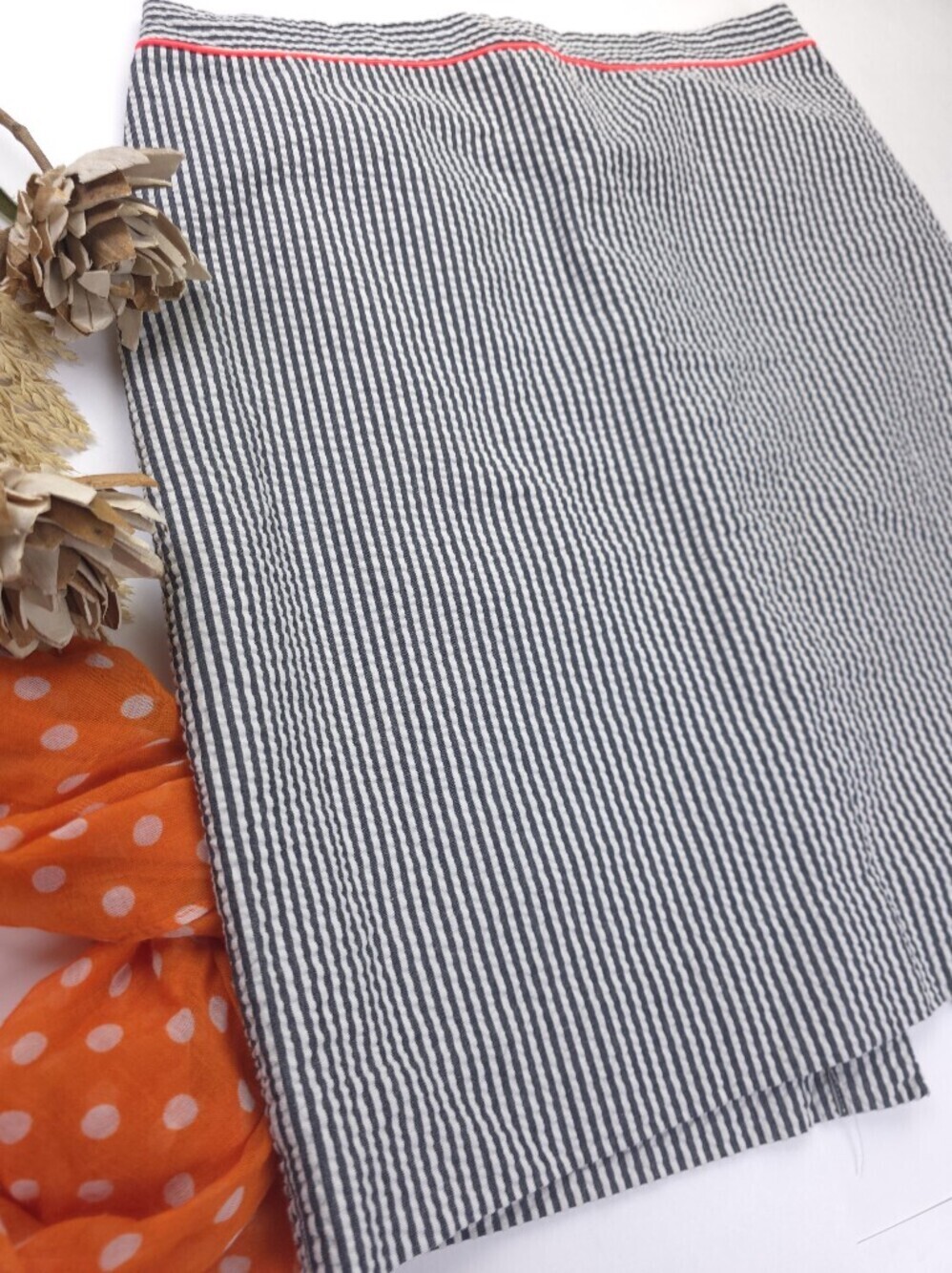 J. Crew Navy and White Pinstripe Pencil Skirt with Coral Trim Seersucker Sz 4 - Picture 1 of 8